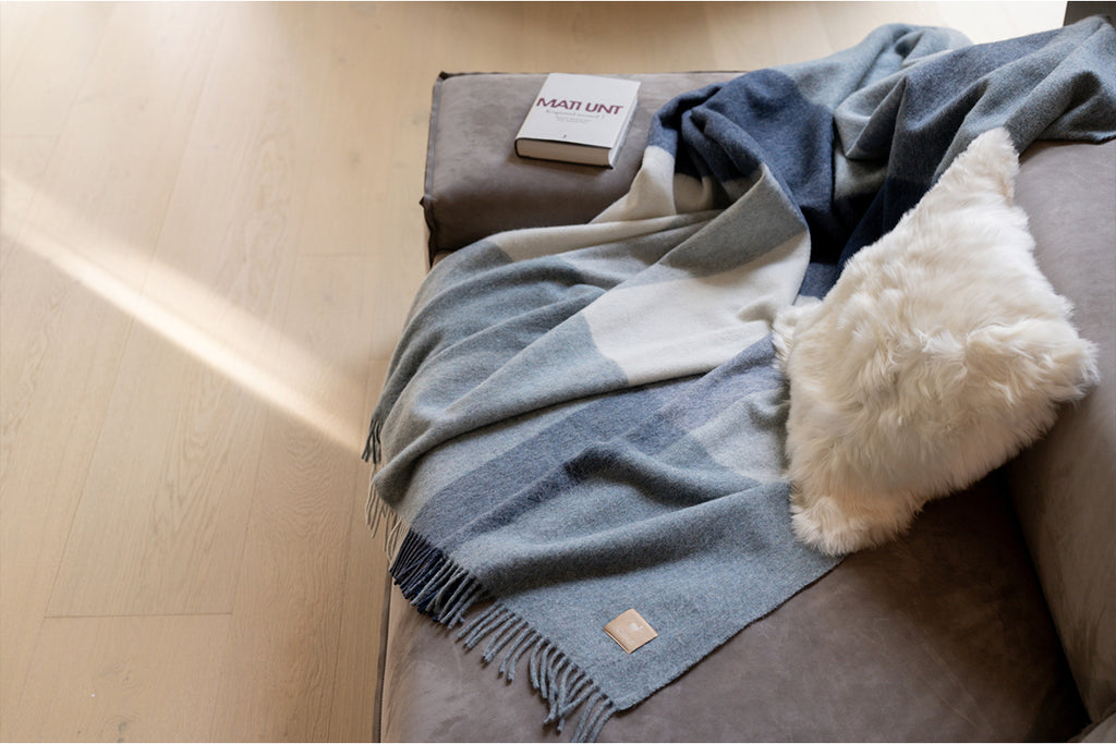 Plaid à carreaux bleus en alpaga recyclé, plié