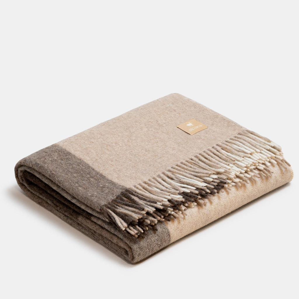 Plaid à carreaux bleus en alpaga recyclé, plié